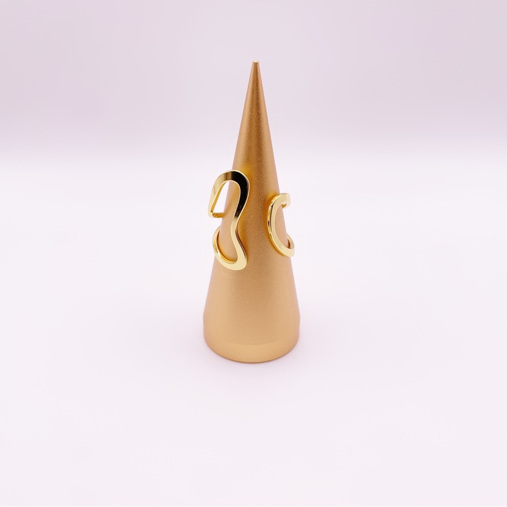 Elegant Gold Hoop Earrings - Picture 3 of 3